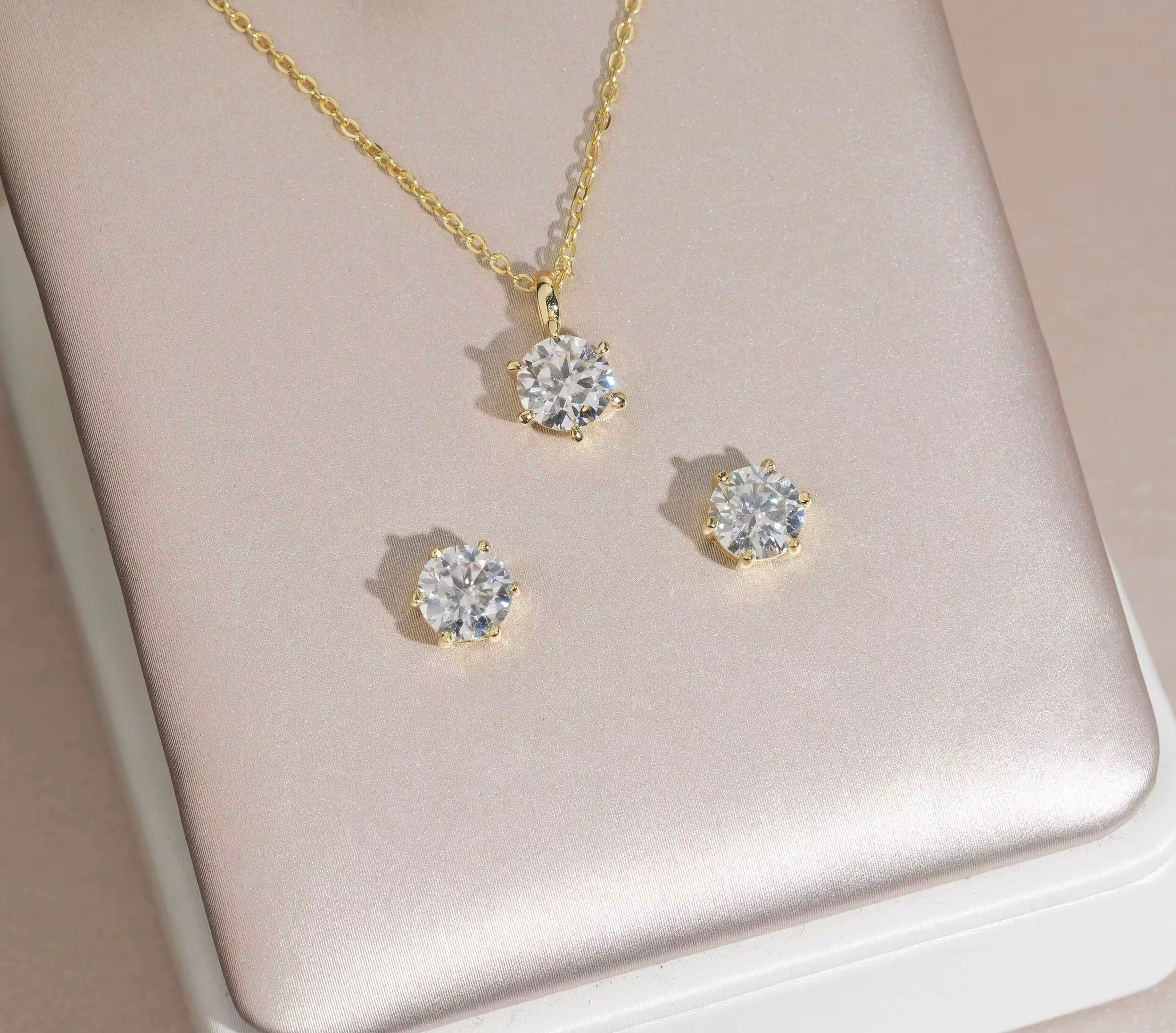 6 Prone Stud Necklace and Earrings Set